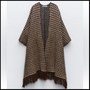 🆕Zara Knit cape with jacquard detail and fringe. Size M